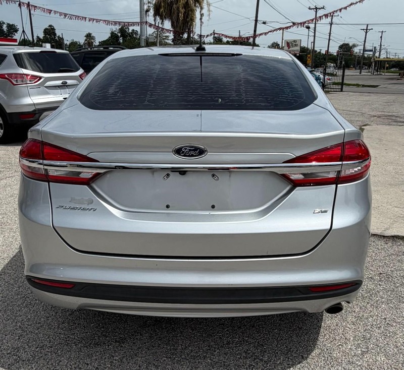 Ford Fusion Vehicle Image 03