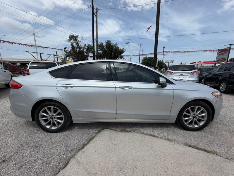 Ford Fusion Vehicle Image 04