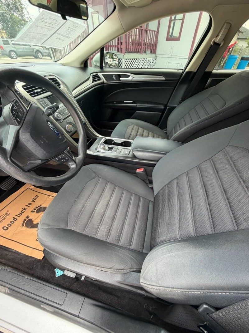 Ford Fusion Vehicle Image 06