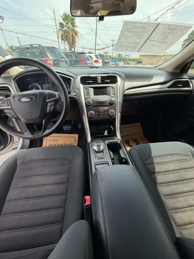 Ford Fusion Vehicle Image 08