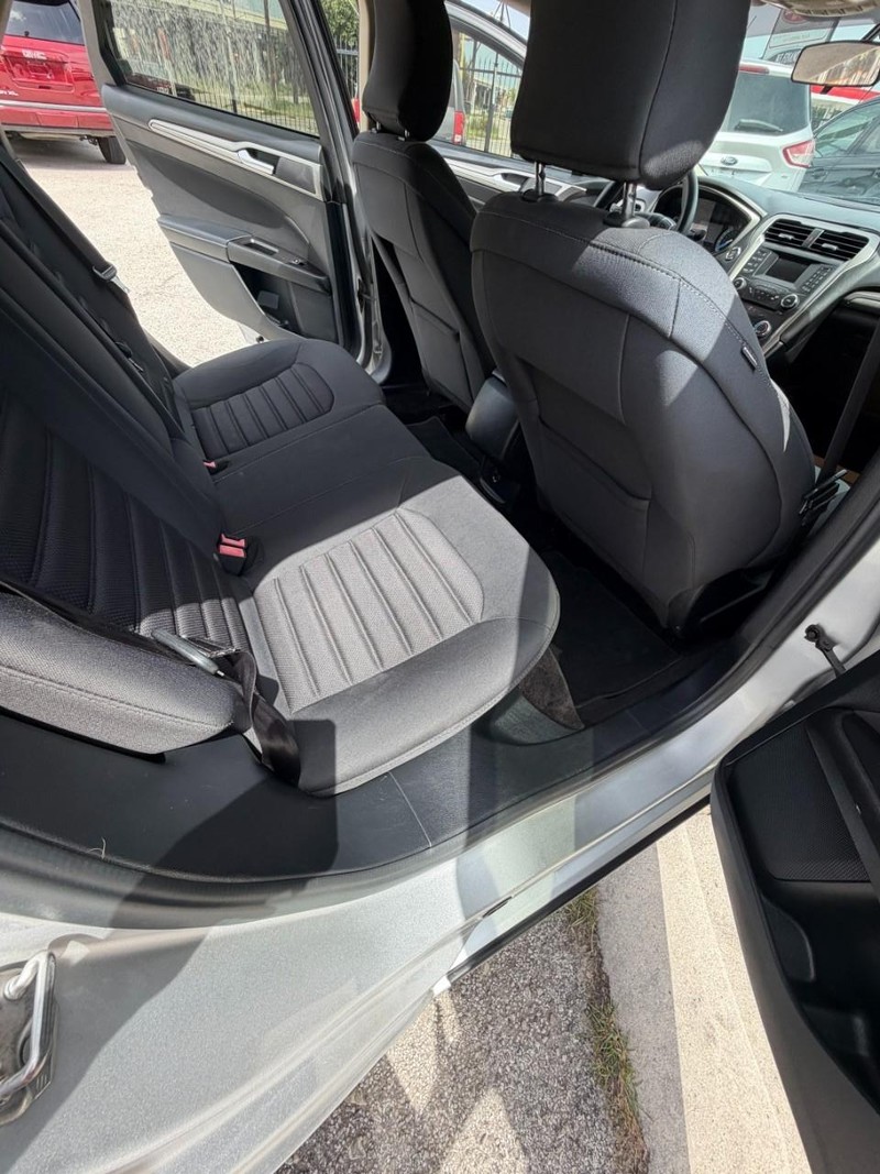 Ford Fusion Vehicle Image 10