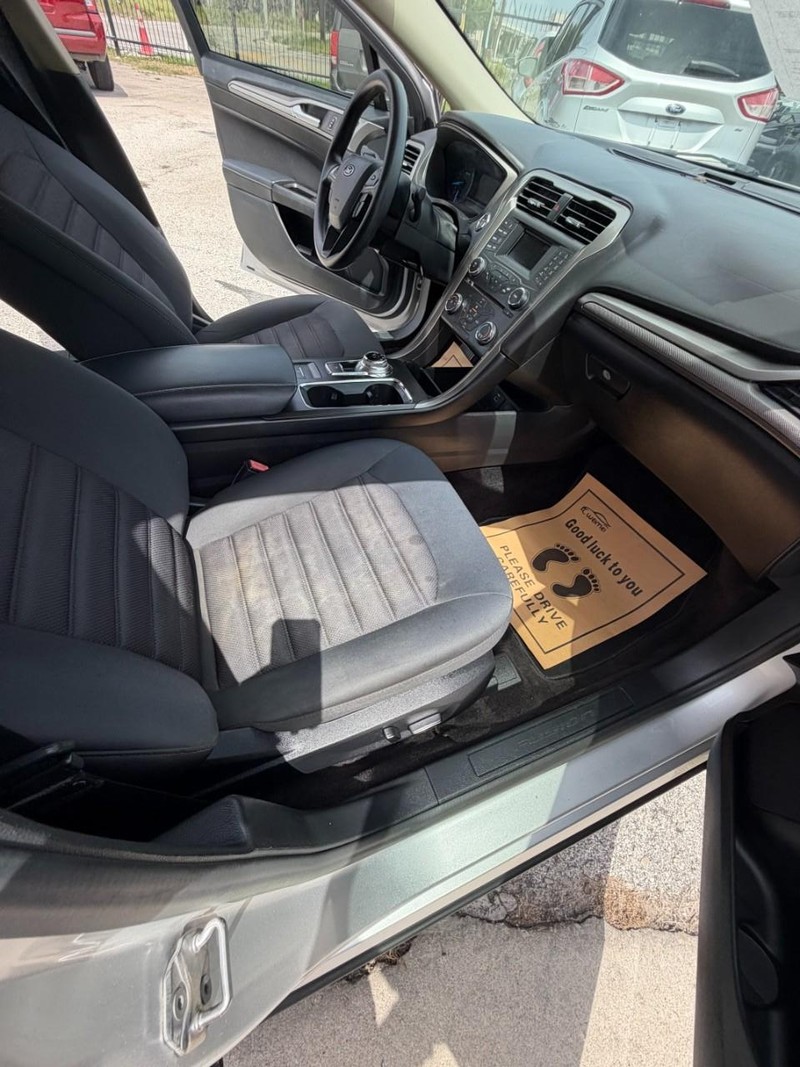 Ford Fusion Vehicle Image 11