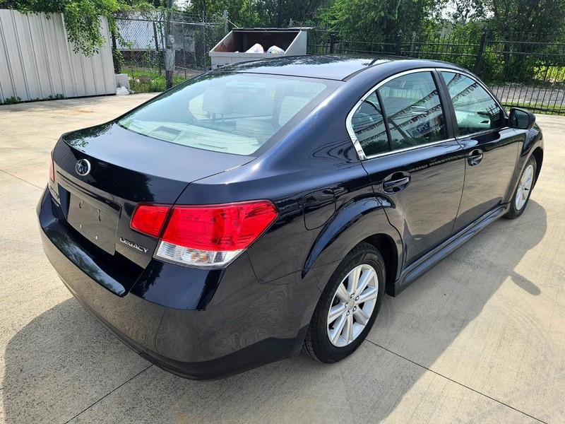 Subaru Legacy Vehicle Image 05