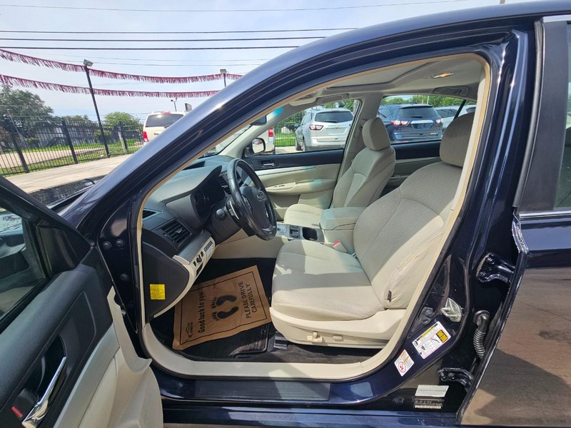 Subaru Legacy Vehicle Image 10
