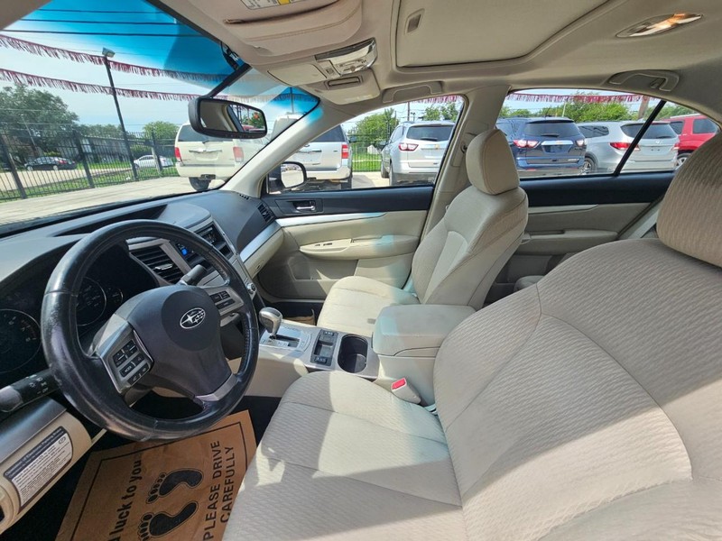 Subaru Legacy Vehicle Image 11