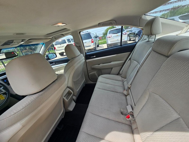 Subaru Legacy Vehicle Image 13