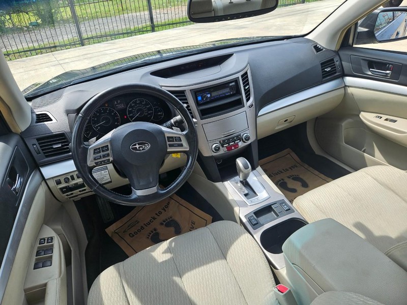 Subaru Legacy Vehicle Image 16