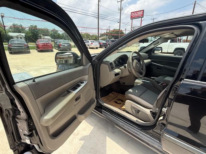 Jeep Grand Cherokee Vehicle Image 09