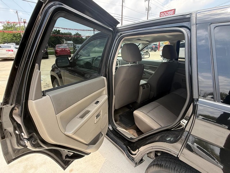 Jeep Grand Cherokee Vehicle Image 13