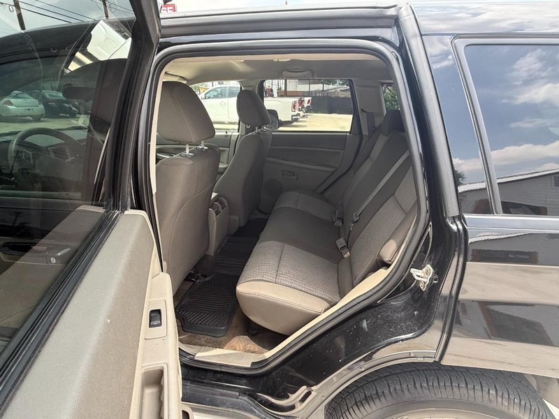 Jeep Grand Cherokee Vehicle Image 14