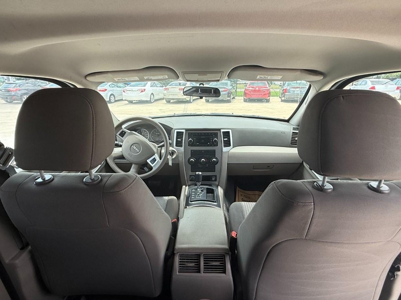 Jeep Grand Cherokee Vehicle Image 17