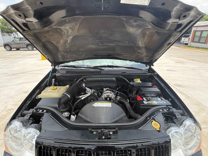 Jeep Grand Cherokee Vehicle Image 19