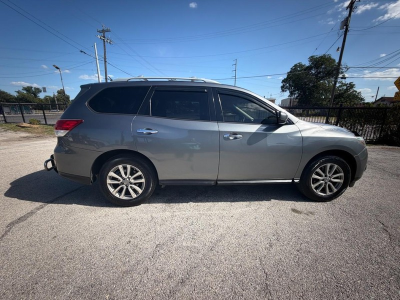 Nissan Pathfinder Vehicle Image 05