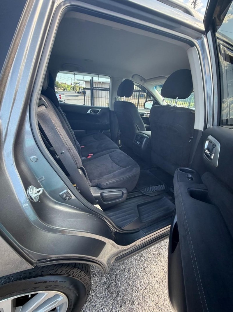 Nissan Pathfinder Vehicle Image 08