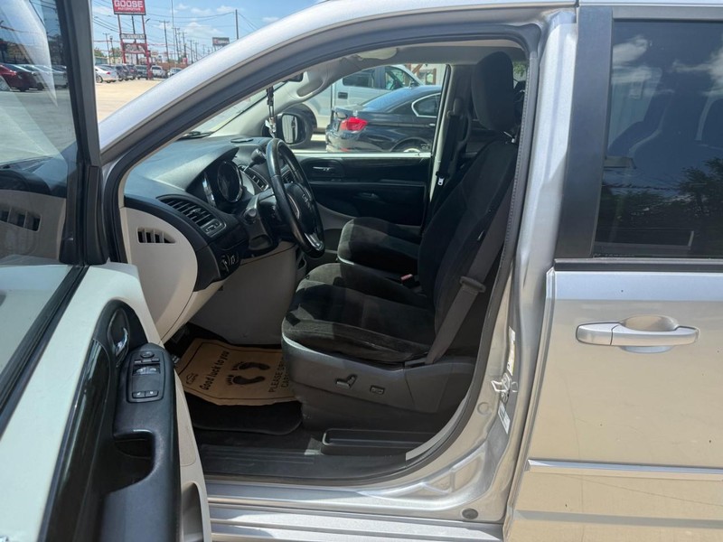 Dodge Grand Caravan Vehicle Image 10