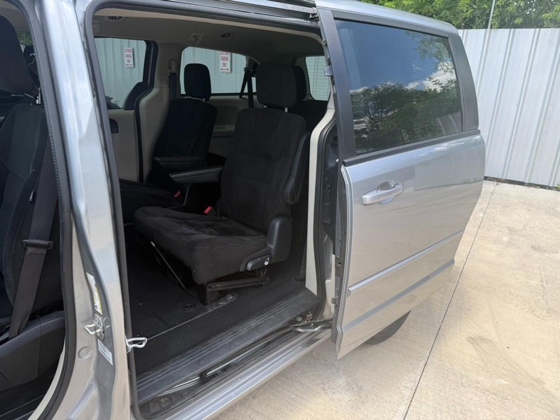 Dodge Grand Caravan Vehicle Image 11