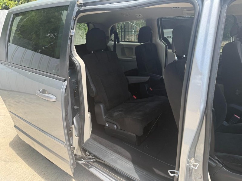 Dodge Grand Caravan Vehicle Image 13