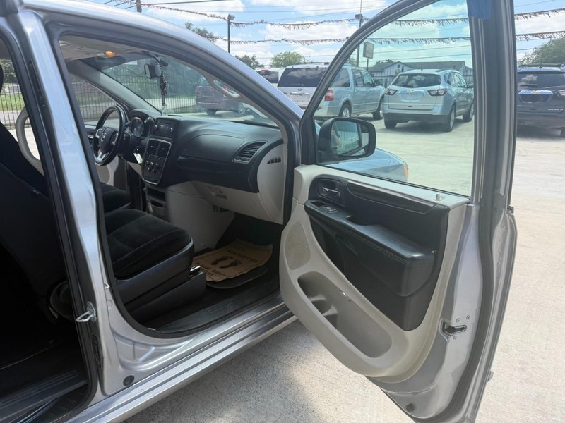 Dodge Grand Caravan Vehicle Image 14