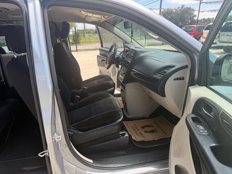 Dodge Grand Caravan Vehicle Image 15