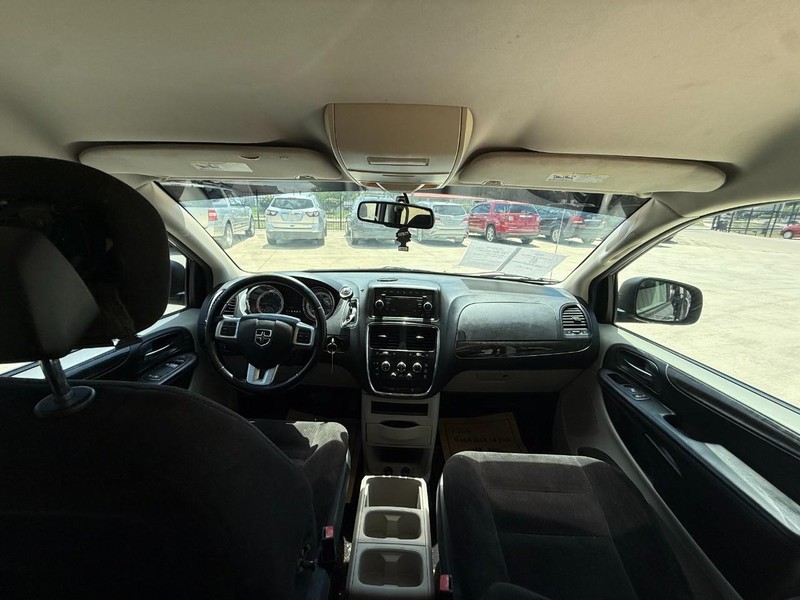 Dodge Grand Caravan Vehicle Image 16