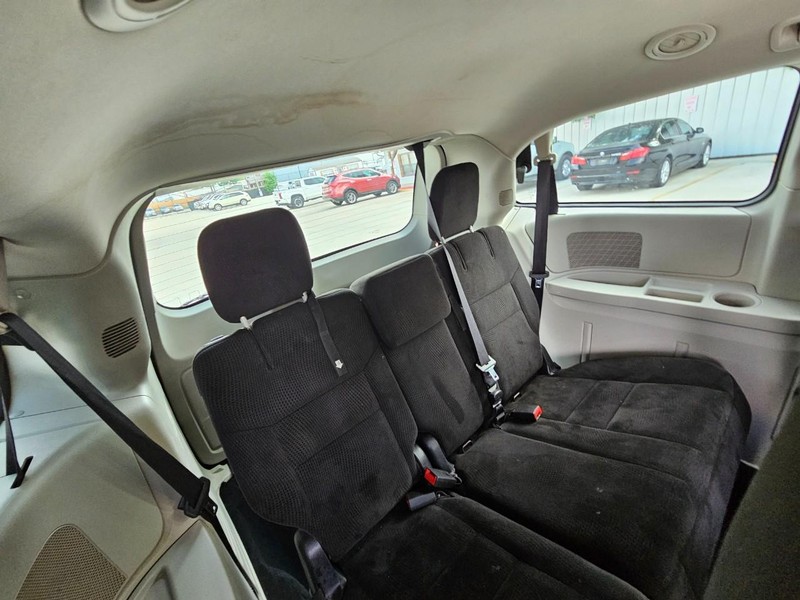 Dodge Grand Caravan Vehicle Full-screen Gallery Image 20