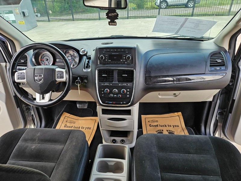 Dodge Grand Caravan Vehicle Full-screen Gallery Image 21