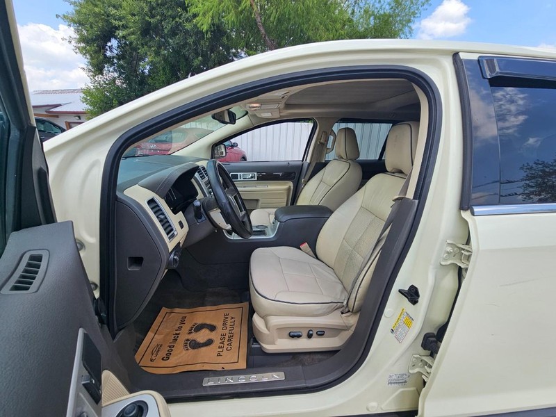 Lincoln MKX Vehicle Image 11