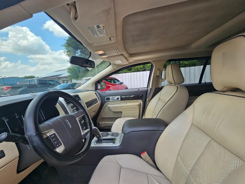 Lincoln MKX Vehicle Image 12