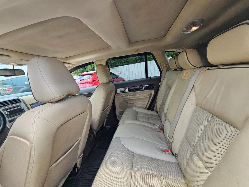 Lincoln MKX Vehicle Image 14