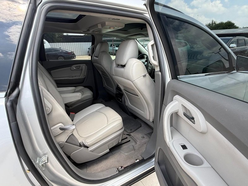 Chevrolet Traverse Vehicle Full-screen Gallery Image 16