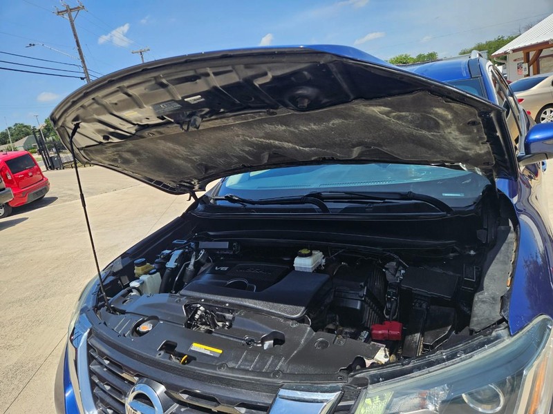 Nissan Pathfinder Vehicle Image 11