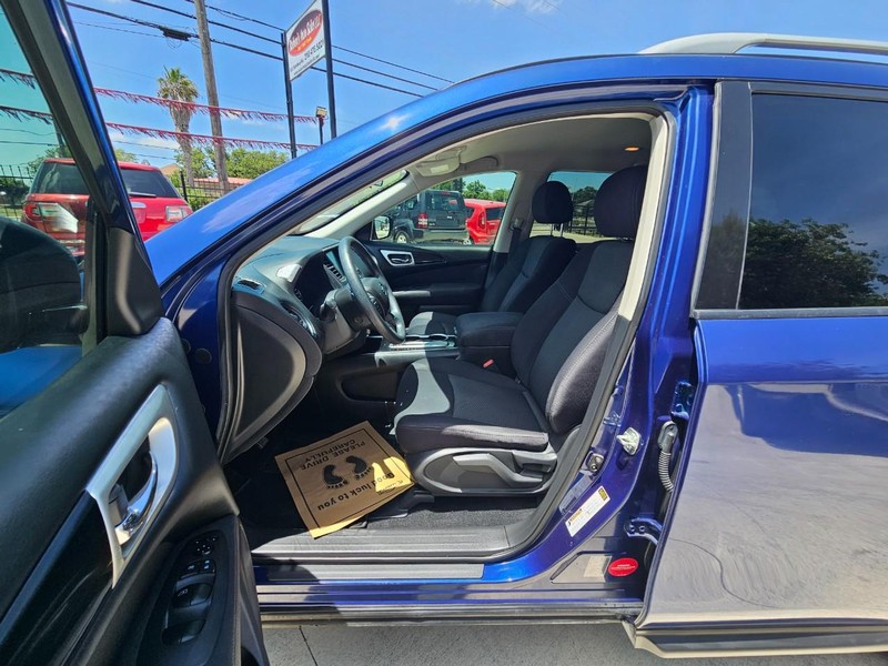 Nissan Pathfinder Vehicle Image 13