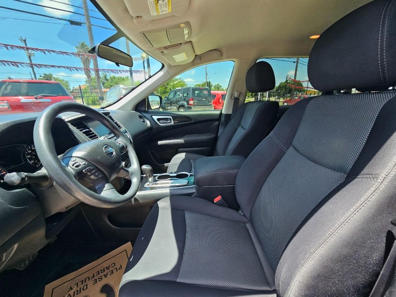 Nissan Pathfinder Vehicle Image 14