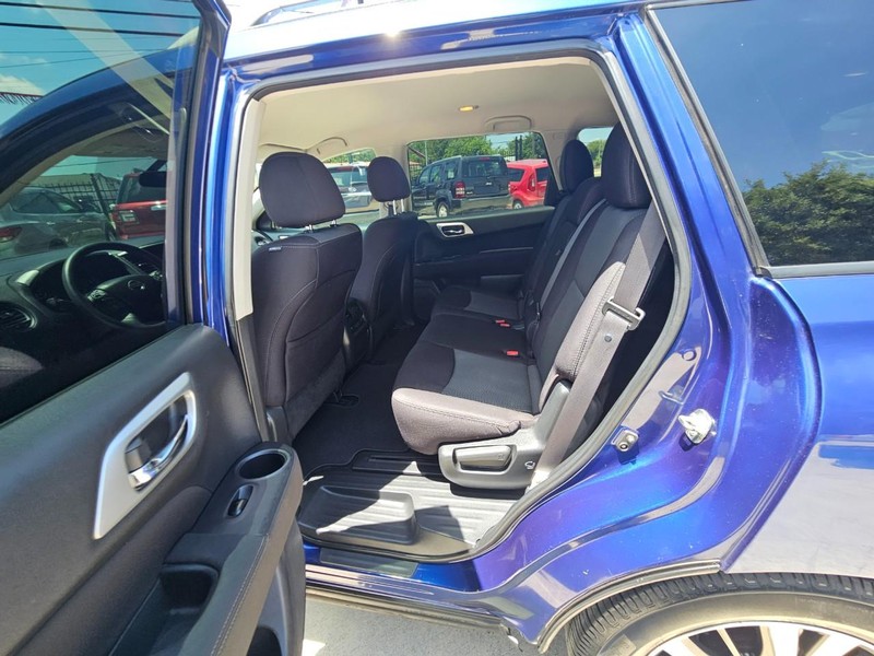 Nissan Pathfinder Vehicle Image 15