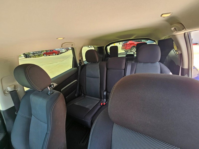Nissan Pathfinder Vehicle Image 18