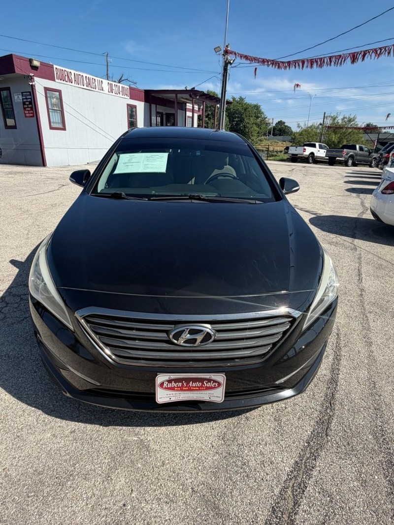 Hyundai Sonata Vehicle Full-screen Gallery Image 08