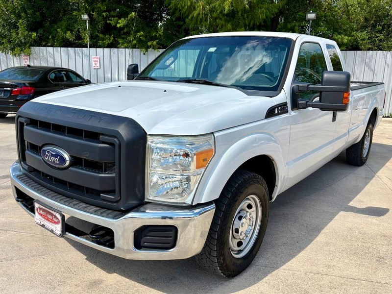 Ford Super Duty F-250 SRW Vehicle Full-screen Gallery Image 01