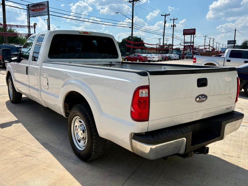 Ford Super Duty F-250 SRW Vehicle Full-screen Gallery Image 03