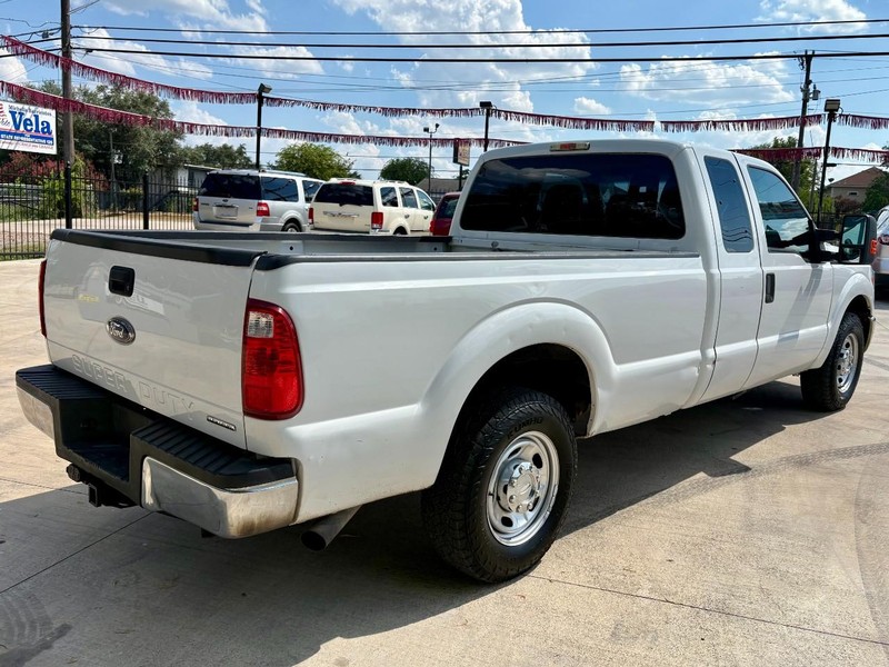 Ford Super Duty F-250 SRW Vehicle Full-screen Gallery Image 05