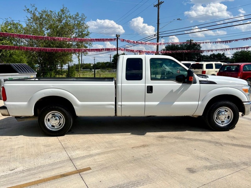 Ford Super Duty F-250 SRW Vehicle Full-screen Gallery Image 06