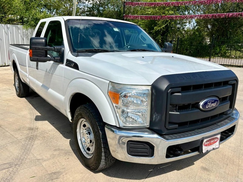 Ford Super Duty F-250 SRW Vehicle Full-screen Gallery Image 07