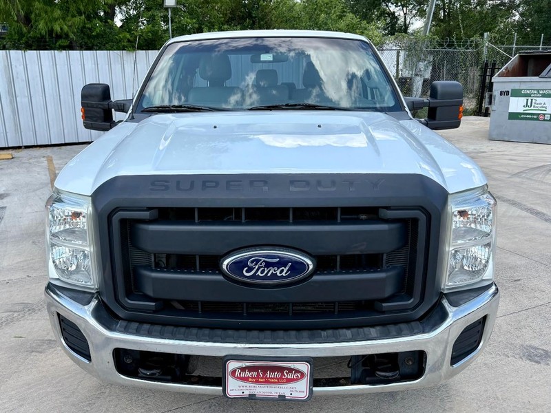 Ford Super Duty F-250 SRW Vehicle Full-screen Gallery Image 08