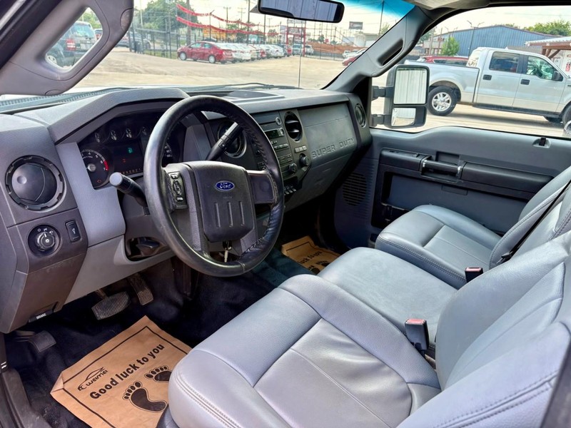 Ford Super Duty F-250 SRW Vehicle Full-screen Gallery Image 10