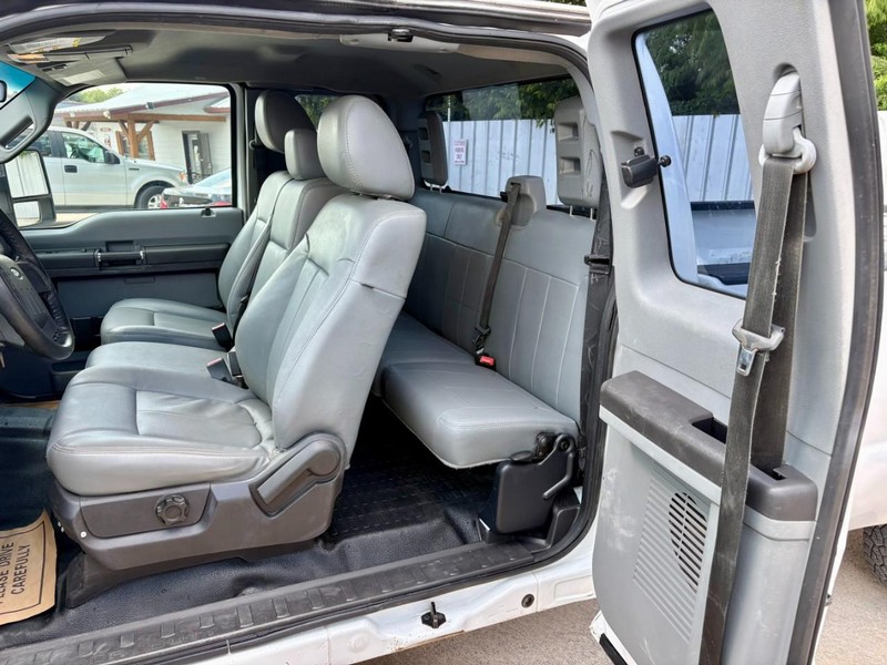 Ford Super Duty F-250 SRW Vehicle Full-screen Gallery Image 11