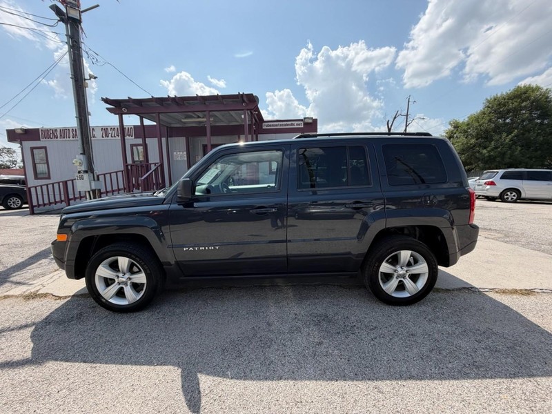 Jeep Patriot Vehicle Image 02