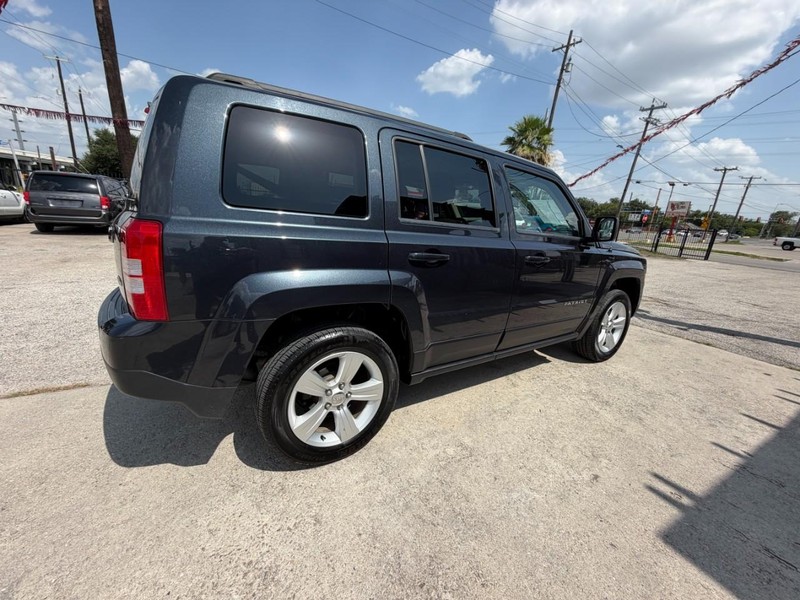 Jeep Patriot Vehicle Image 04