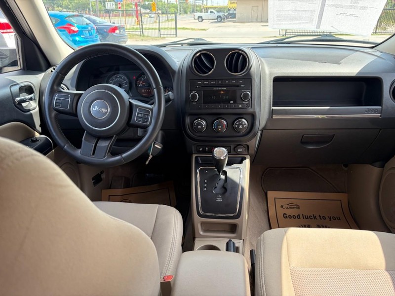 Jeep Patriot Vehicle Image 08