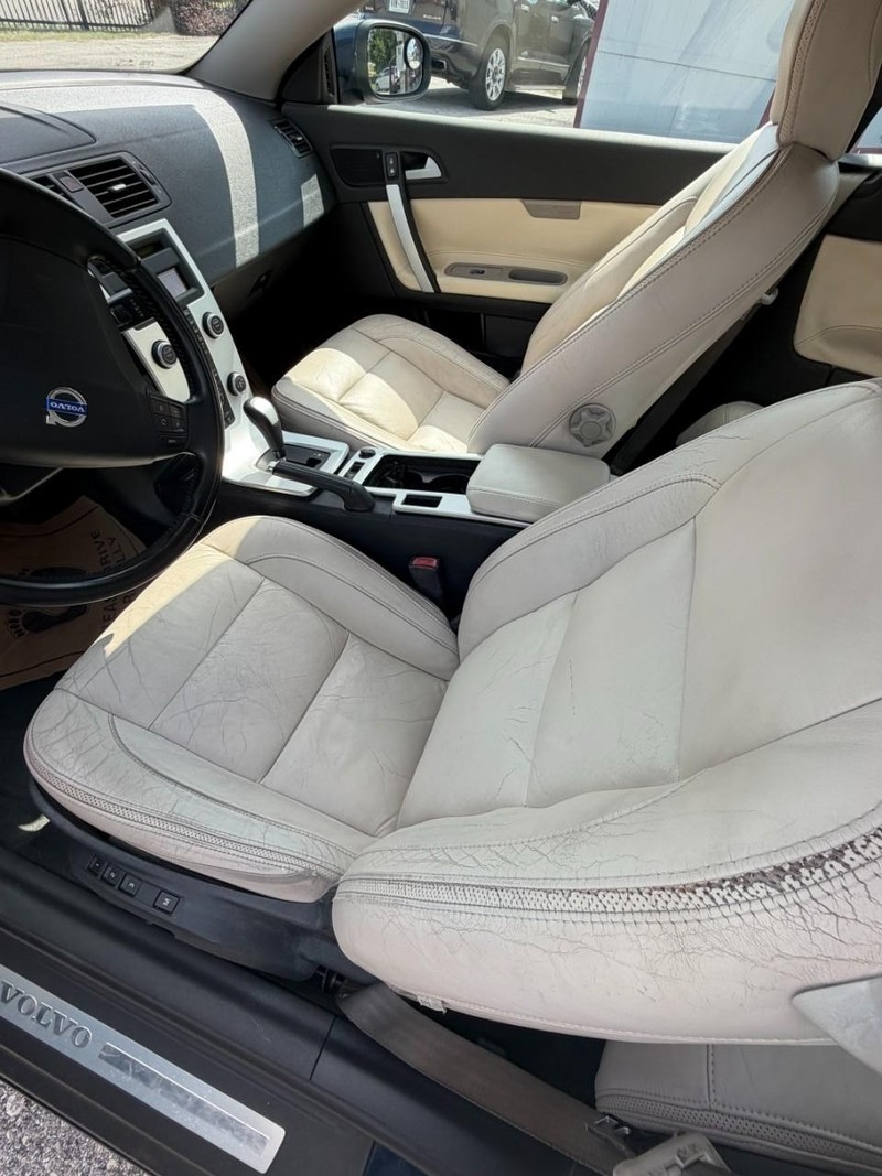 Volvo C70 Vehicle Image 09