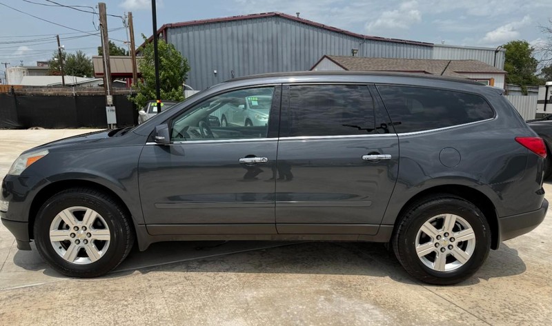 Chevrolet Traverse Vehicle Image 02