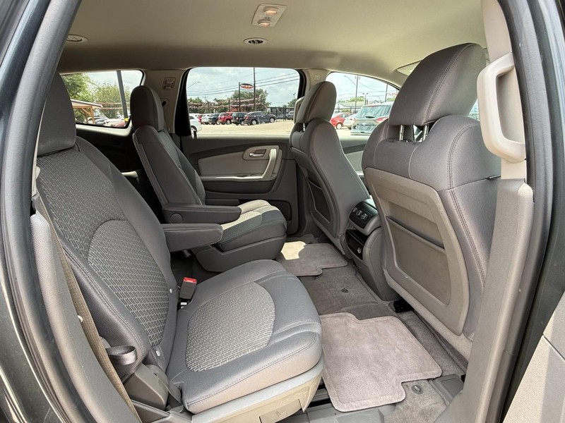 Chevrolet Traverse Vehicle Image 16